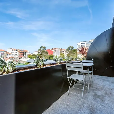 Spacious Loft W. Balcony In The Heart Of The 포르투
