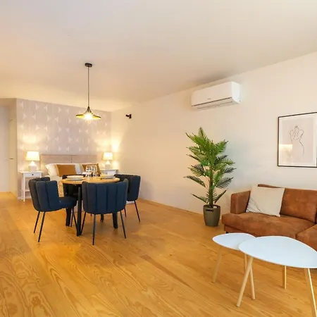Apartment Spacious Loft W. Balcony In The Heart Of The Porto