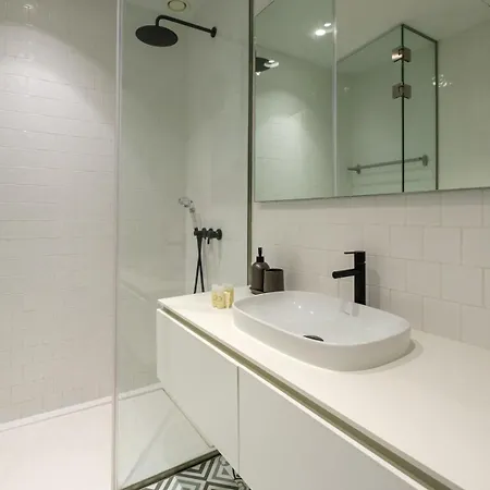 Apartment Spacious Loft W. Balcony In The Heart Of The