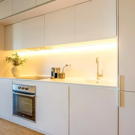 Spacious Loft W. Balcony In The Heart Of The 포르투